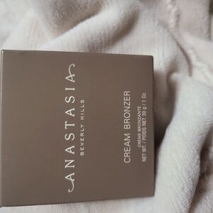 Anastasia cream bronzer caramel